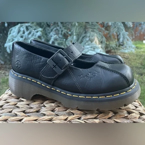 Dr. Martens | Shoes | Dr Martens 2277 Embossed Flower Daisy Splat